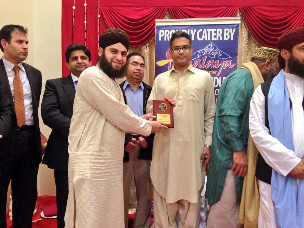 Hafiz Ahmed Raza Qadri honored with the Most Divine Naat Khawan title